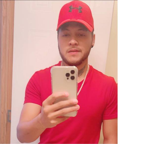 Meet your Posher, Ulises - Picture 1 of 1